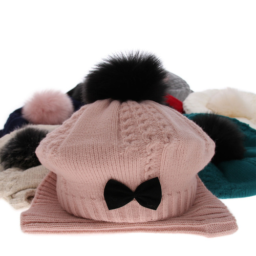 Pige vintersæt: beret og halsedisse, grå, med garn pompon, Amora